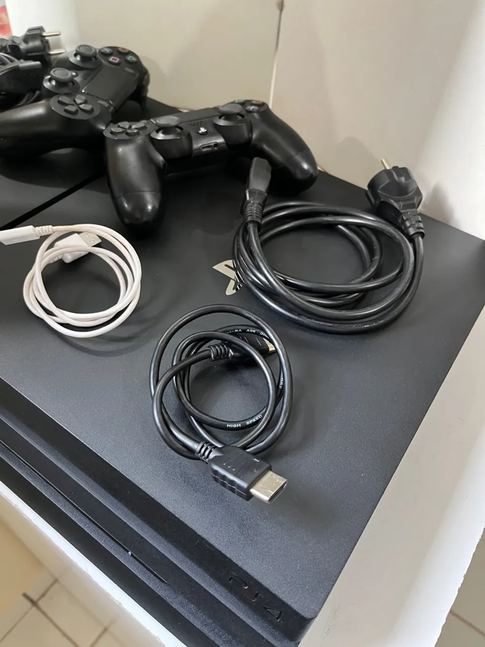 Achetez console ps4 pro 1 to occasion, annonce vente à Isneauville (76 Achetez console ps4 pro 1 to occasion, annonce vente à Isneauville (76