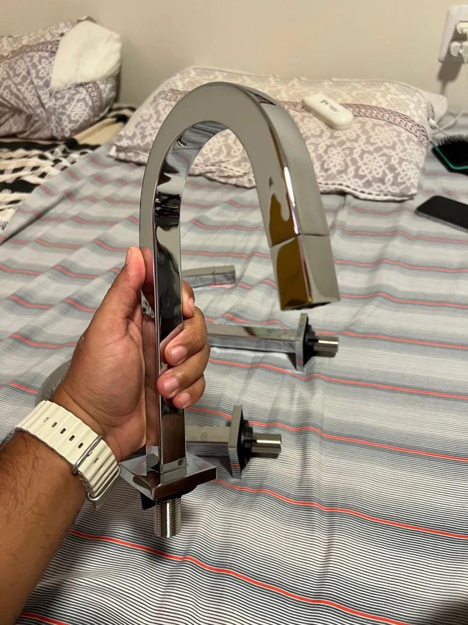 Torneira de Banheiro Cromada Nova - Foto 2