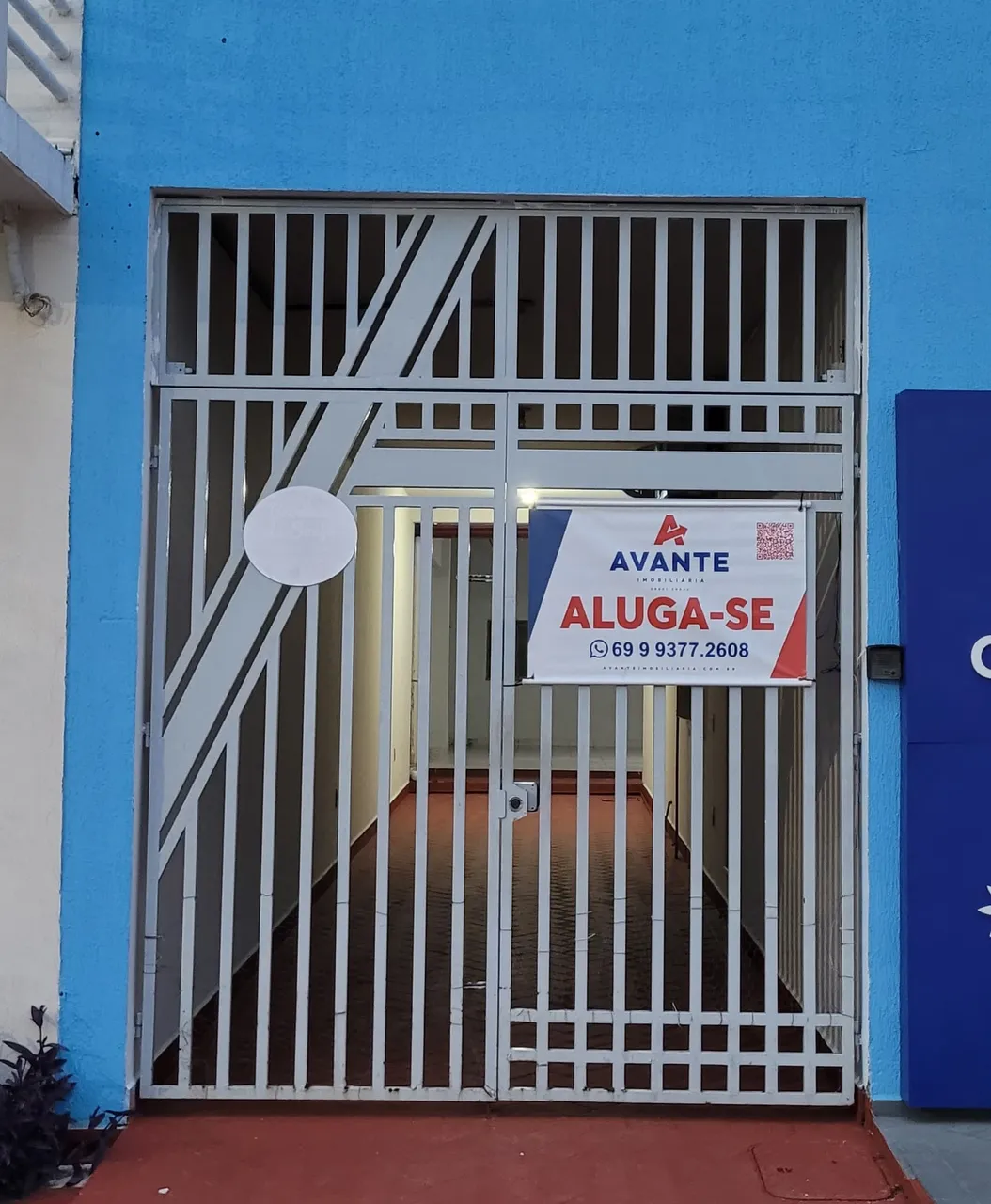 ALUGA-SE | Casa com excelente localização na Calama! Pertinho do Shopping!