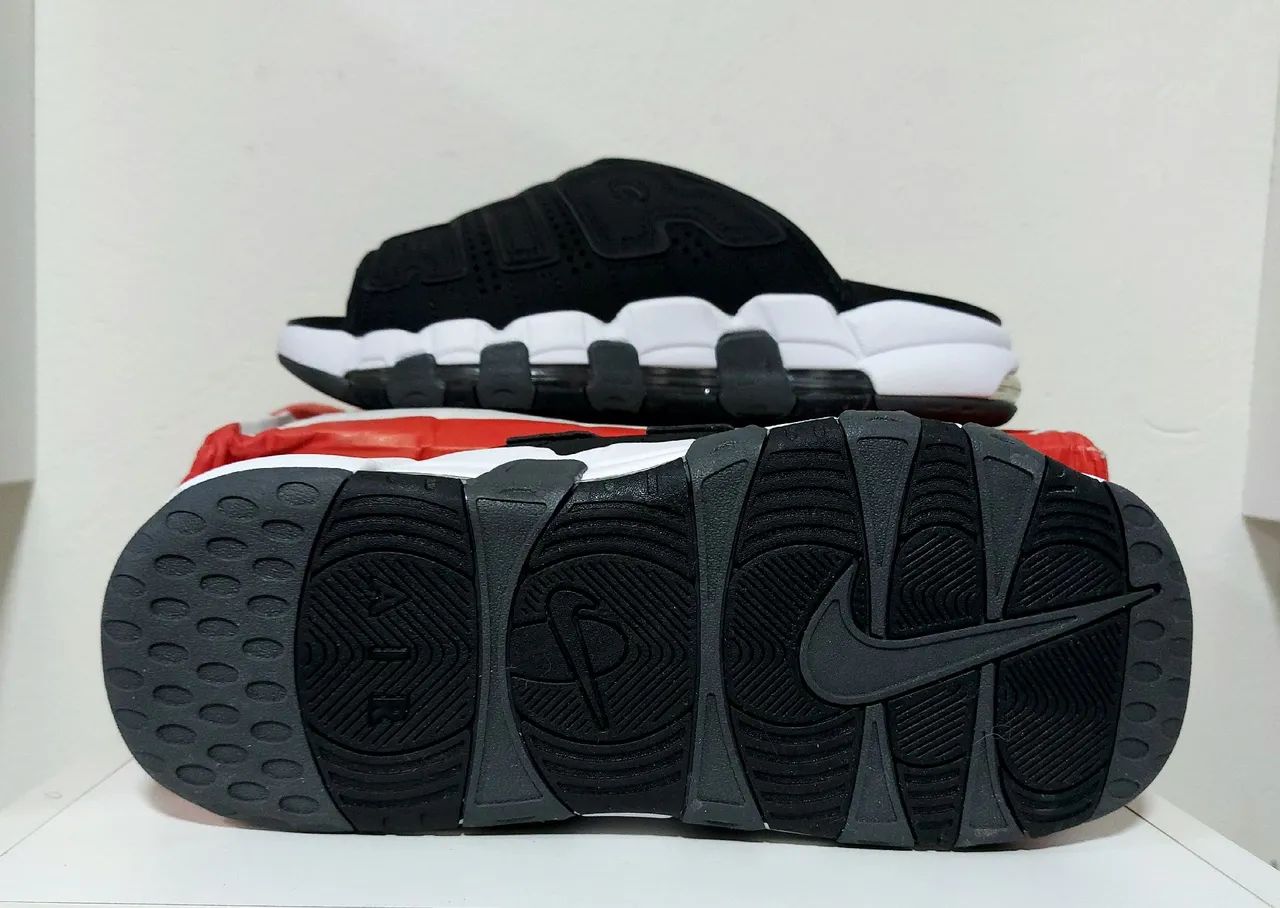 SLIDE AIR MORE UPTEMPO BLACK WHITE RED - Foto 4