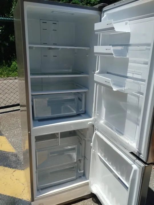 Geladeira Inverse inox 542 Electrolux  - Foto 2