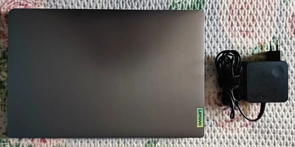 Notebook Lenovo Ideapad 3 Ryzen 5 5500U com 12Gb de Ram DDR4 + Rx Vega 7 Gddr6.