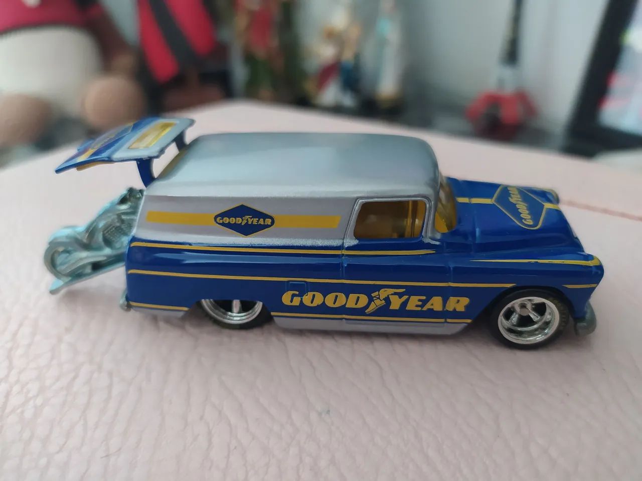 Hot Wheels Goodyear Chevy Panel