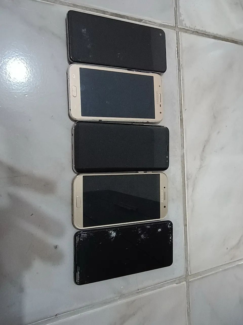 Smartphones Samsung e Motorola Para consertar ou retirar as peças 