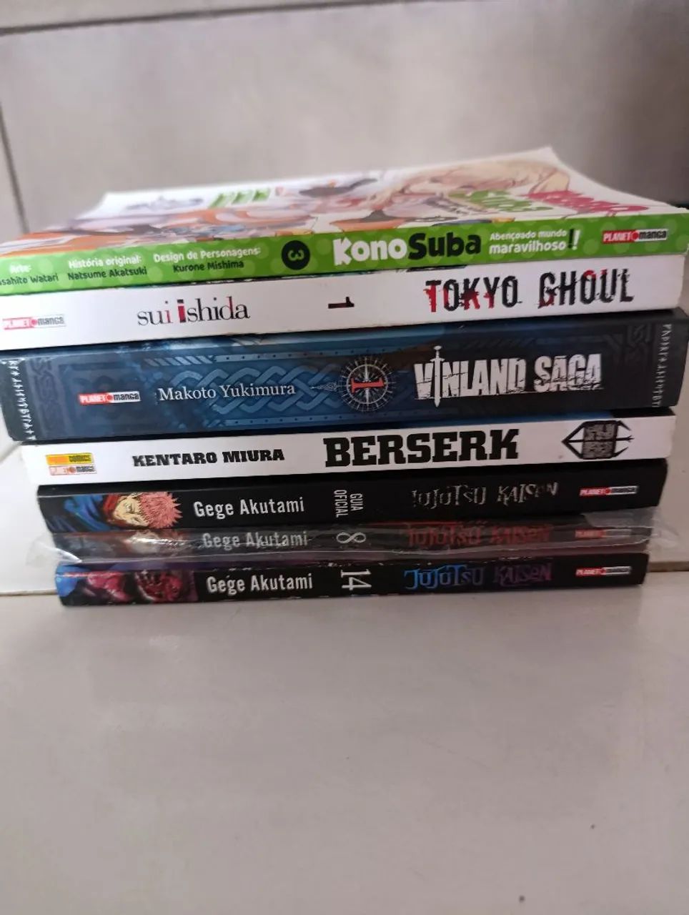 Mangás avulsos Jujutsu Kaisen, Vinland Saga, Berserk, Tokyo Ghoul,Konsouba
