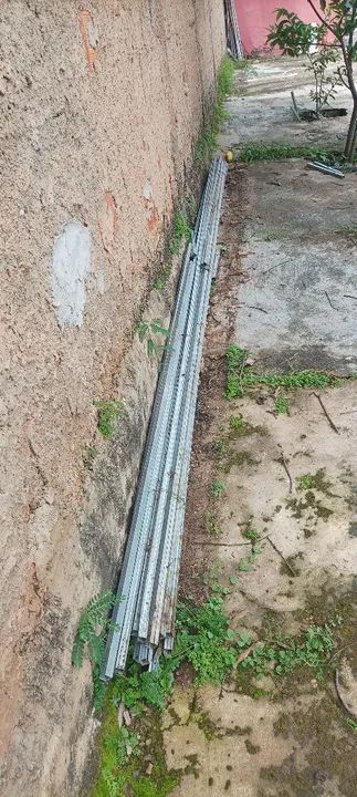 Ferro pra forro PVC 15 barras com cada uma medido 3.80 mts - Foto 3