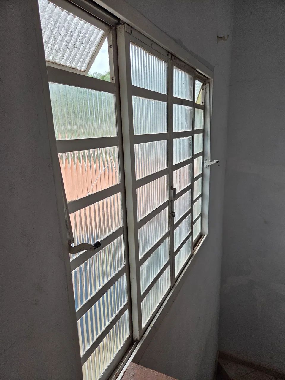 Vitro janela 1,50x1.20 4  folhas 2  fixa 2 movel forte e segura de aço +  grade  forte   - Foto 4