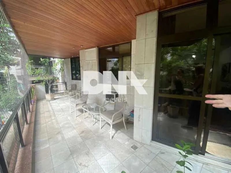 Apartamento : / Residencial / Humaitá