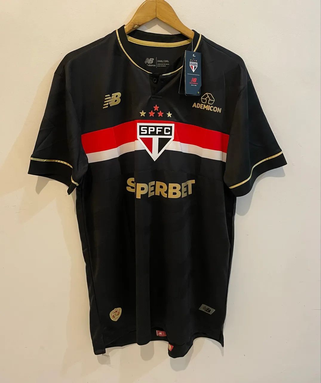 Camiseta da new balance do São Paulo preta jogador 2025/26