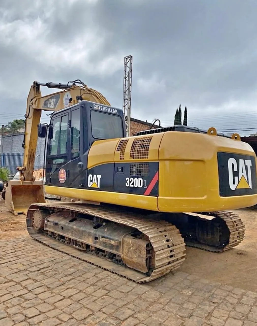 ESCAVADEIRA CATERPILLAR - ENTRADA DE 21MIL COM PARCELAS