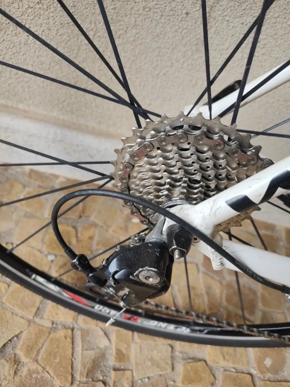 Bicicleta de Speed com peças Shimano - quadro tam 51 First - Foto 5