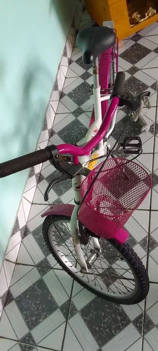 Bicicleta Infantil  branca com detalhes rosas - Foto 3