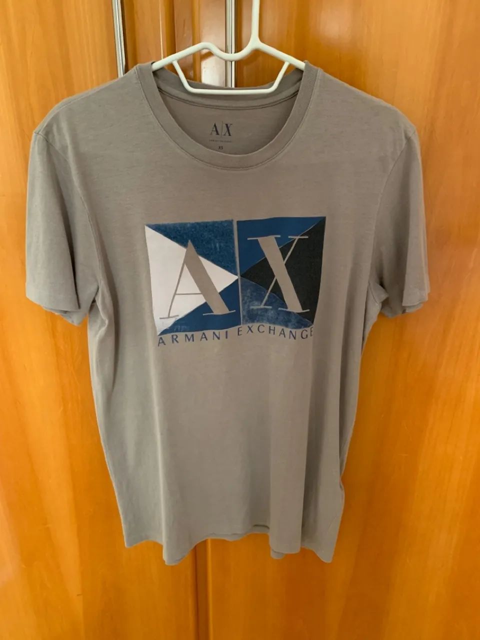 Camiseta armani cinza 