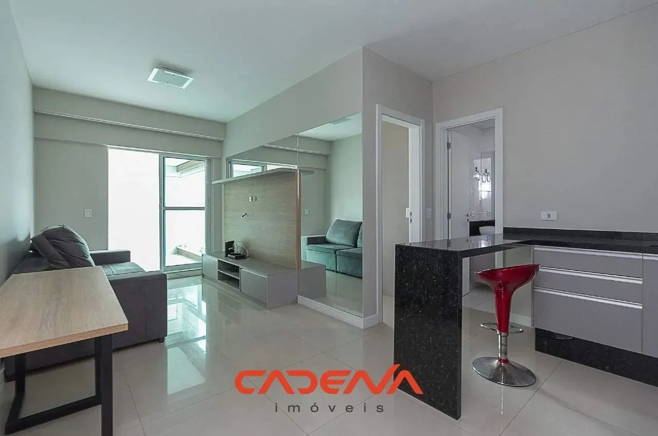 Apartamento com 1 quarto e 1 vaga para aluguel no Centro de Curitiba