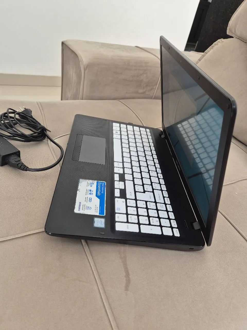 Notebook Samsung Essentials usado muito bom - Foto 2