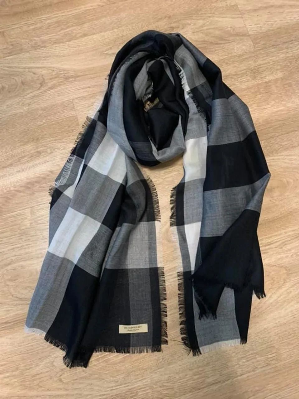 Lenço Burberry Xadrez Original - Foto 3