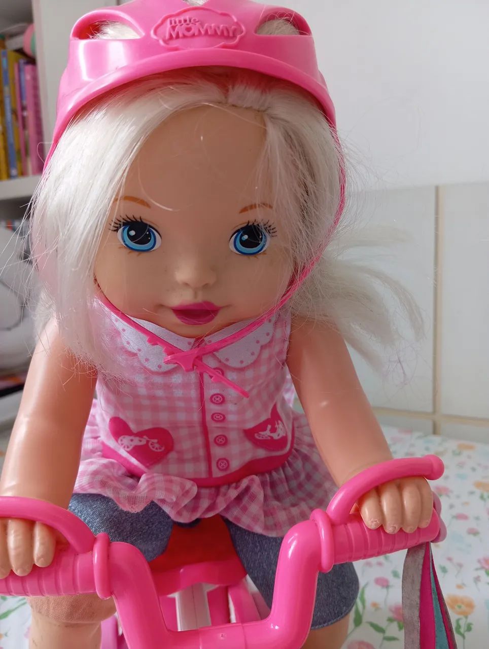 Boneca Little Mommy Andando de Bicicleta - Foto 5