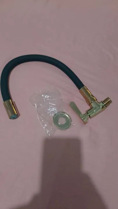 Torneira de Cozinha Dourada com Mangueira Flexível - Foto 2