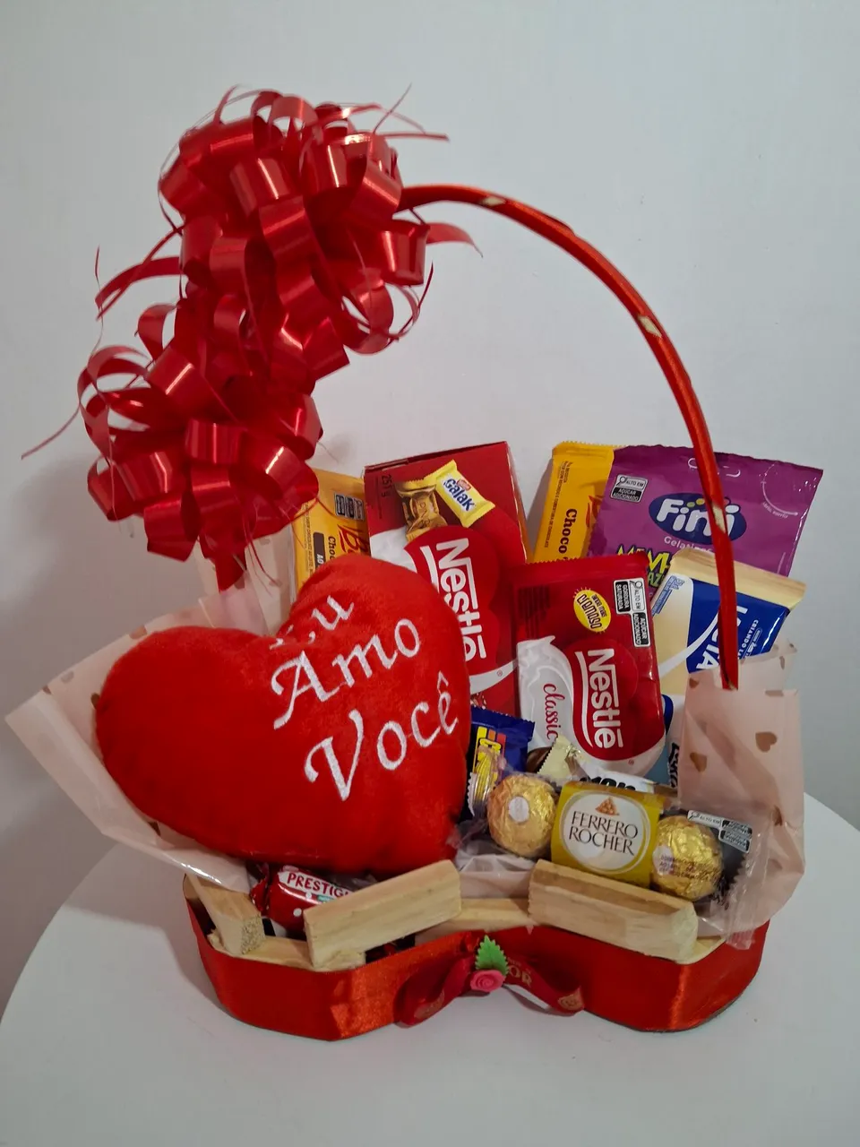 Cesta de chocolates romântica para presentear quem você ama!