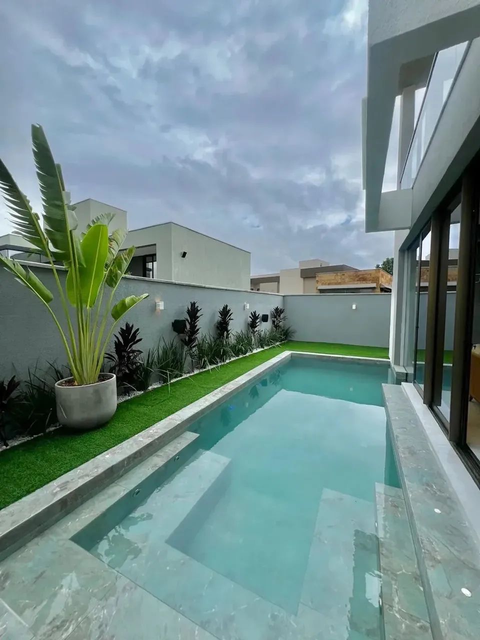 Casa de Luxo na Cidade Alpha Ceará  4 Suítes, Piscina, Sauna e Energia Solar - Foto 9