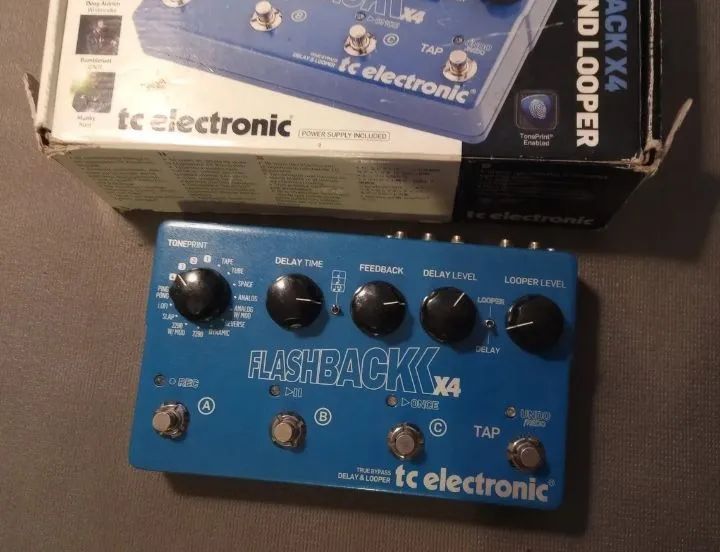 Pedal TC Electronic Flashback X4 Delay & Looper (Bogner La Grange)