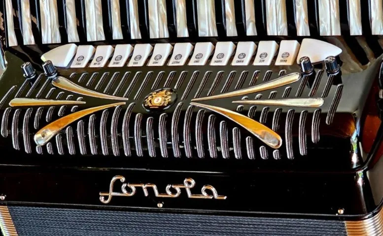 Acordeon SONOLA 120 Polifônico 11+1x5 LMMH 4/5 Preto Eletro