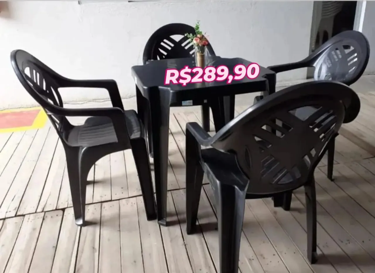 Conjunto mesa com 4 cadeiras plástica - R$289,90