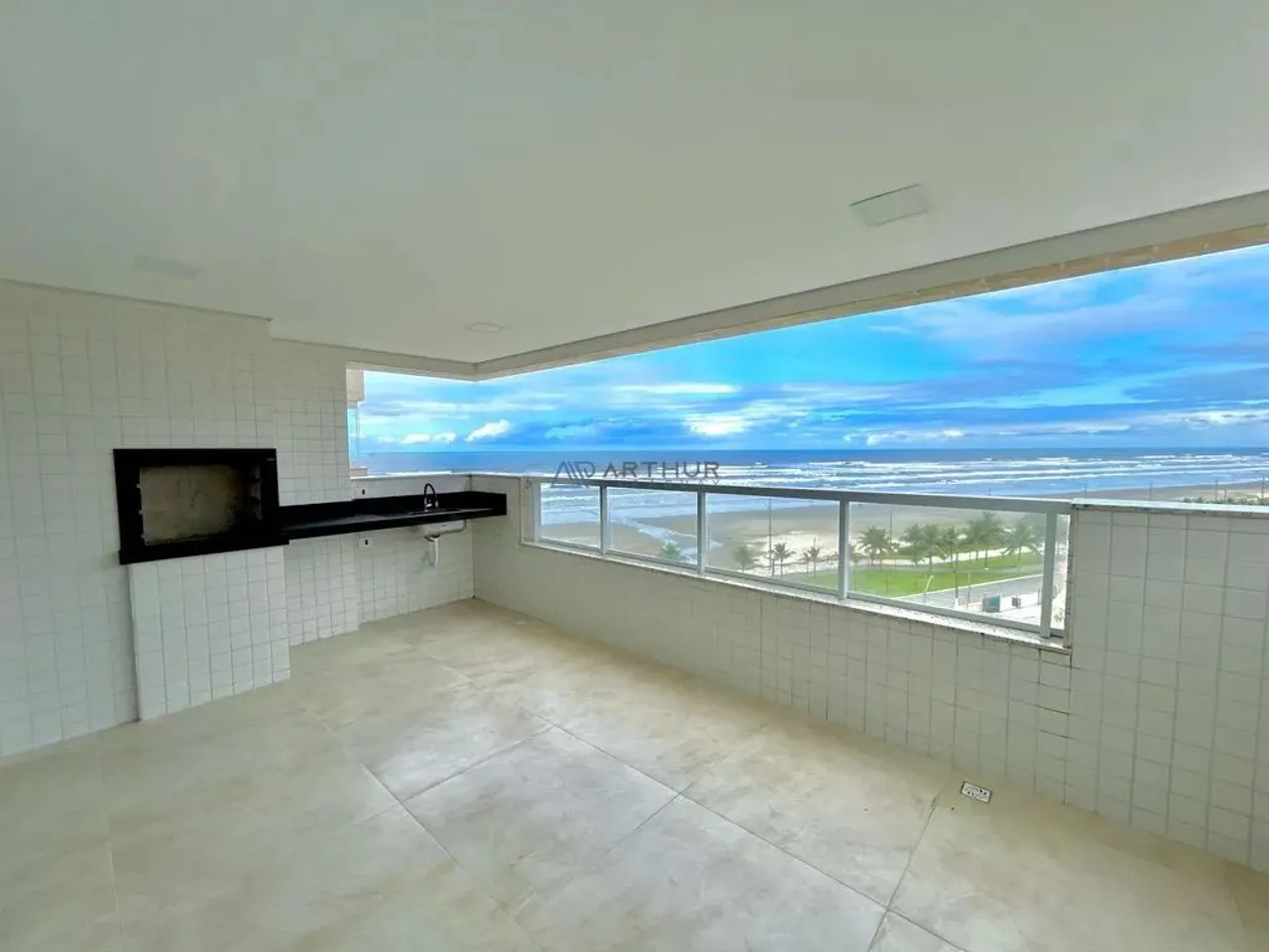 Apartamento frente mar à venda em Praia Grande com 3 quartos sendo 2 suítes