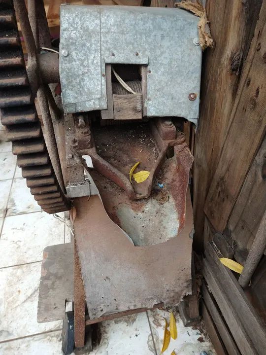 Moinho de cana elétrico antigo - 