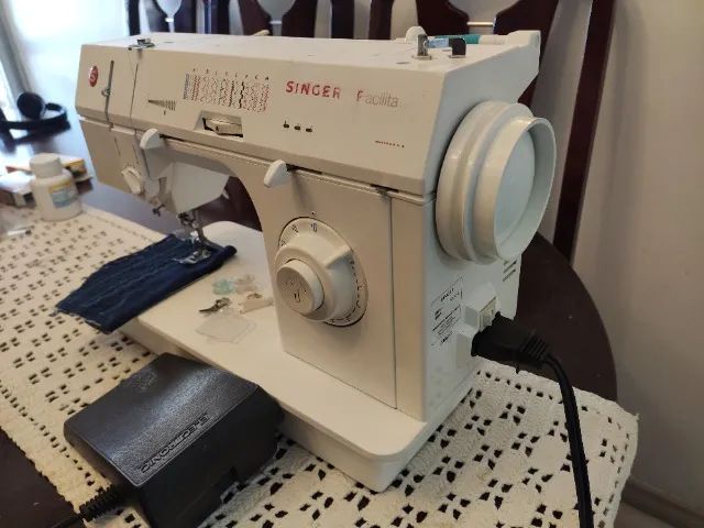 Maquina de Costura Singer Facilita 2868C, em ótimo estado, bem regulada, semi nova é pegar - Foto 3
