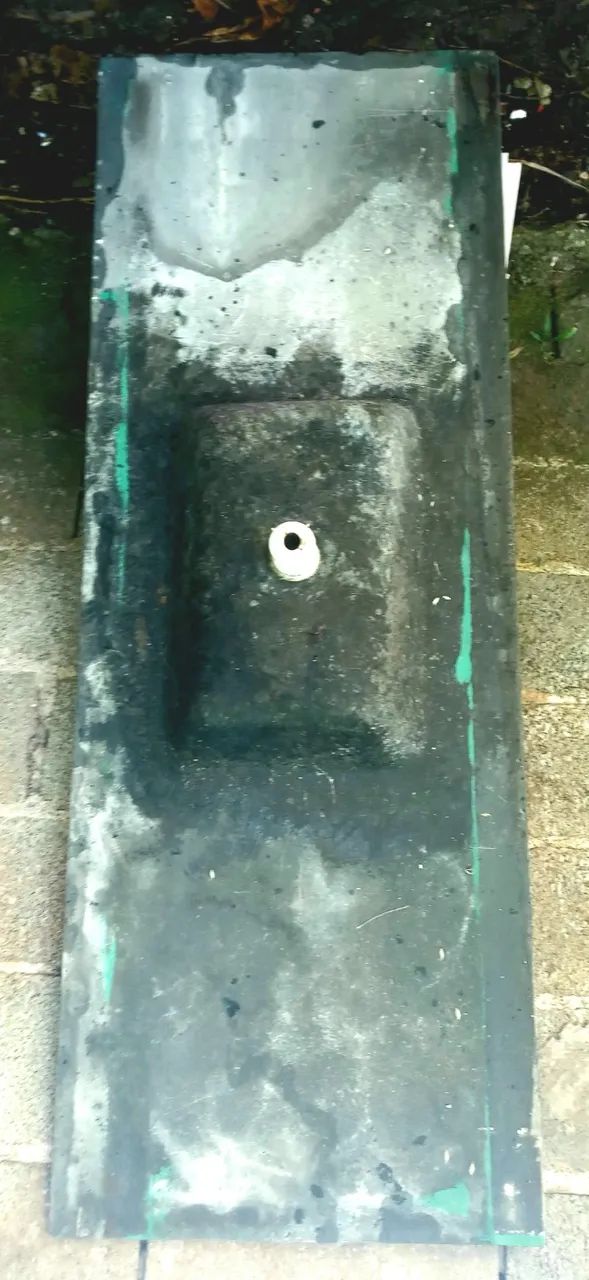 Pia com cuba integrada de marmore sintético preto com detalhes azuis  - Foto 2