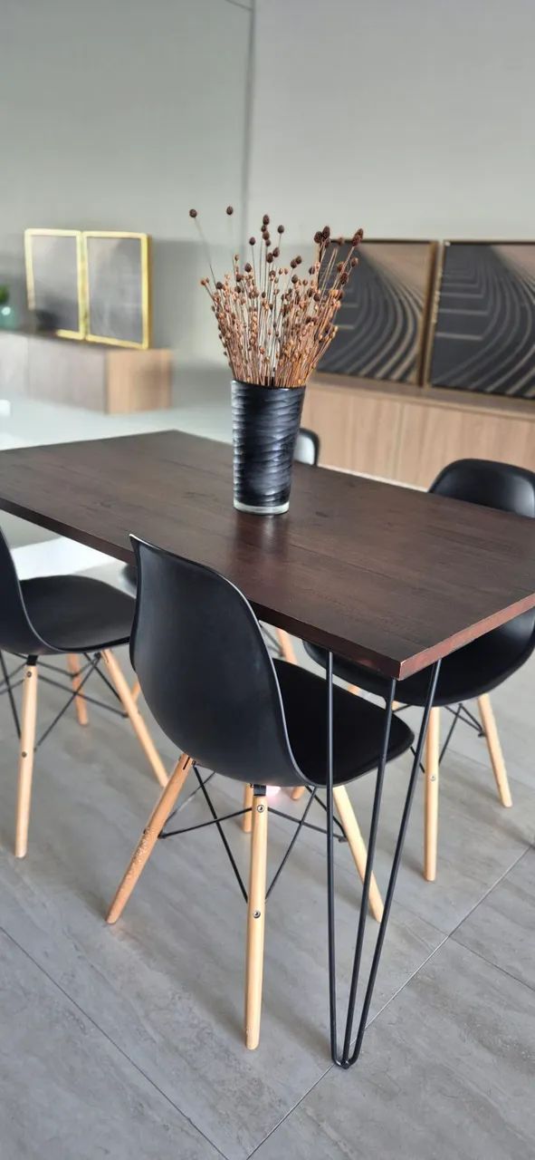 Mesa de Jantar Moderna com Cadeiras Tok&Stok 