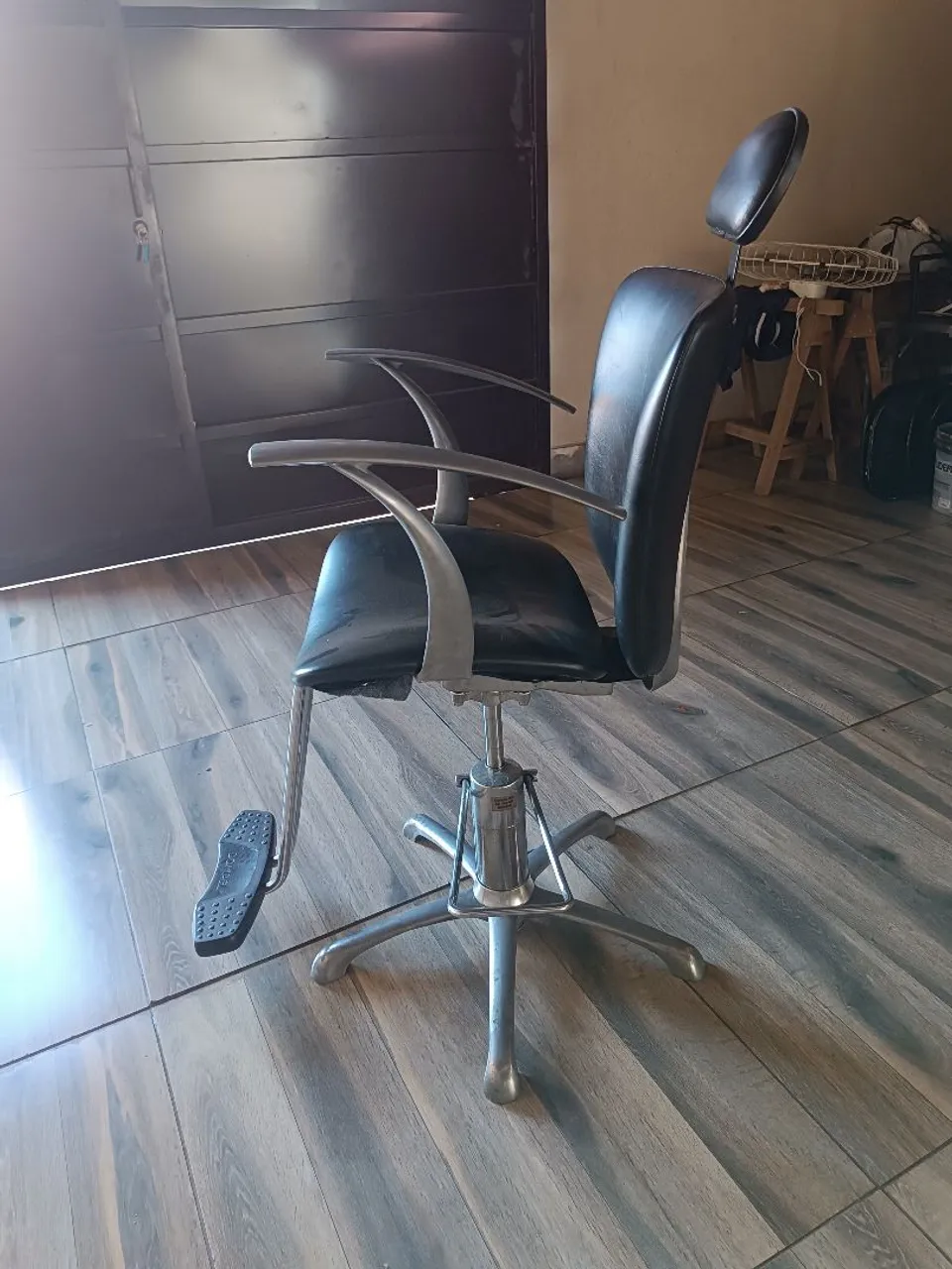 Vendo cadeira de barbeiro / cabeleireiro