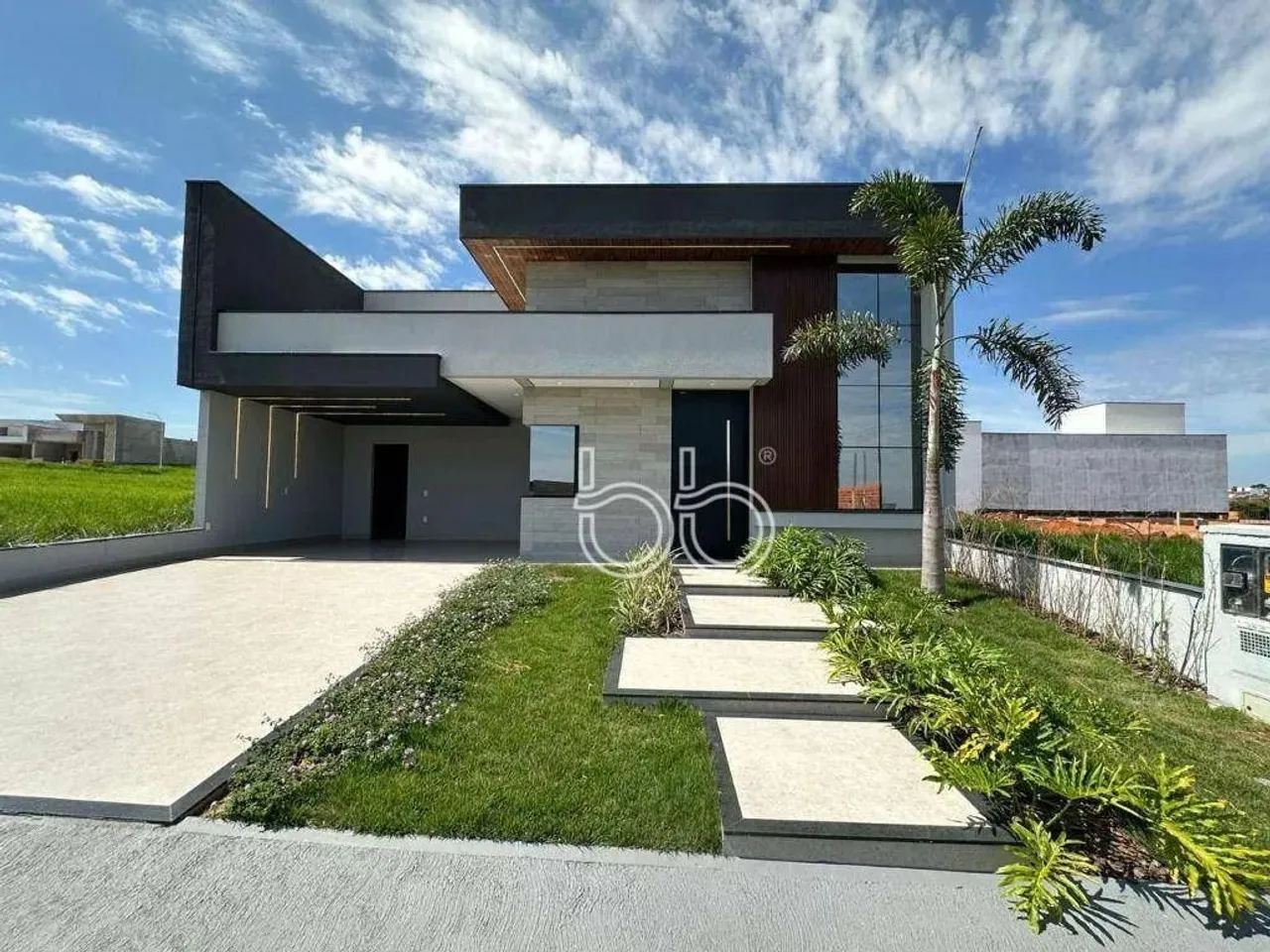 Casa com 3 dormitórios à venda, 200 m² por R$ 2.050.000 - Condomínio Maria Cândida - Indai