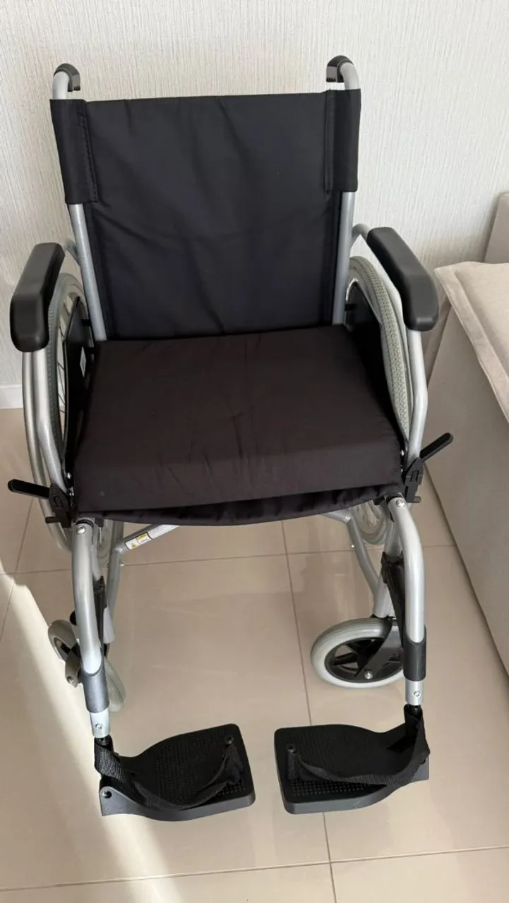 Cadeira de Rodas Leve e Confortável