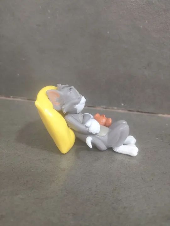 Tom & Jerry - Boneco Tom dormindo com Jerry - Foto 2