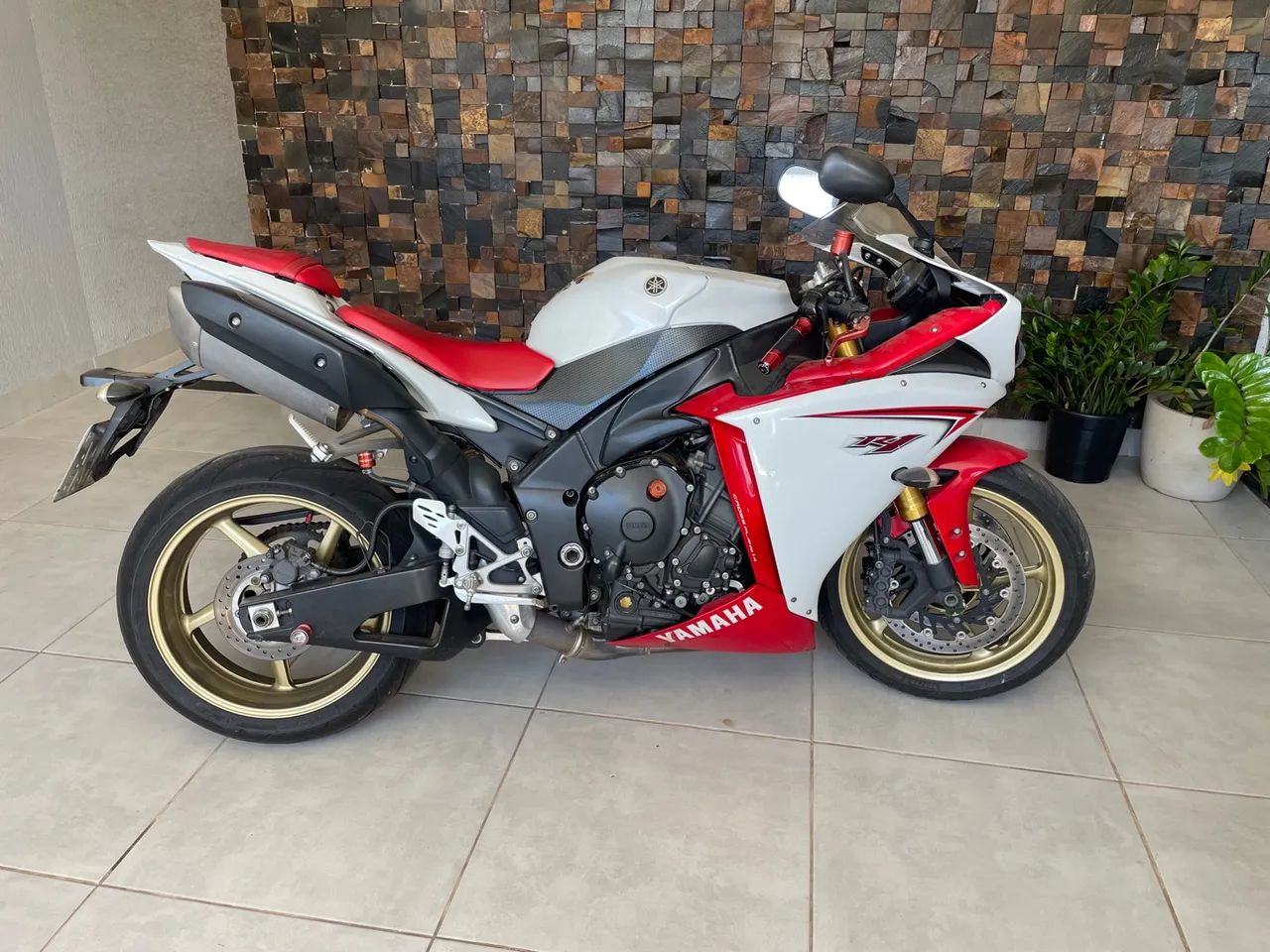 Yamaha R1-1000