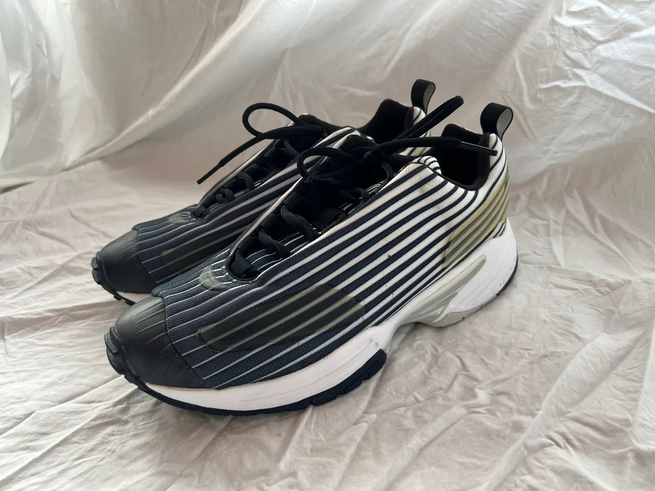 Tênis Reebok DMX Thrill com cabedal em tecido