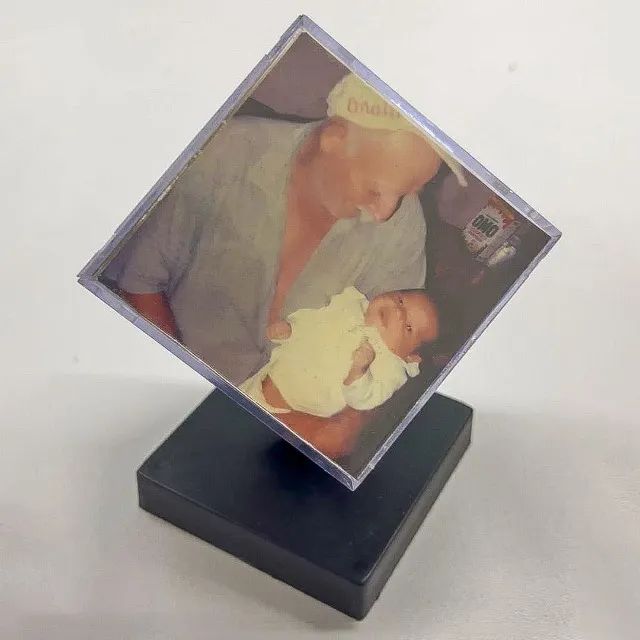 Porta-Retrato Cubo 6 Fotos 4x4 - Fotos Inclusas