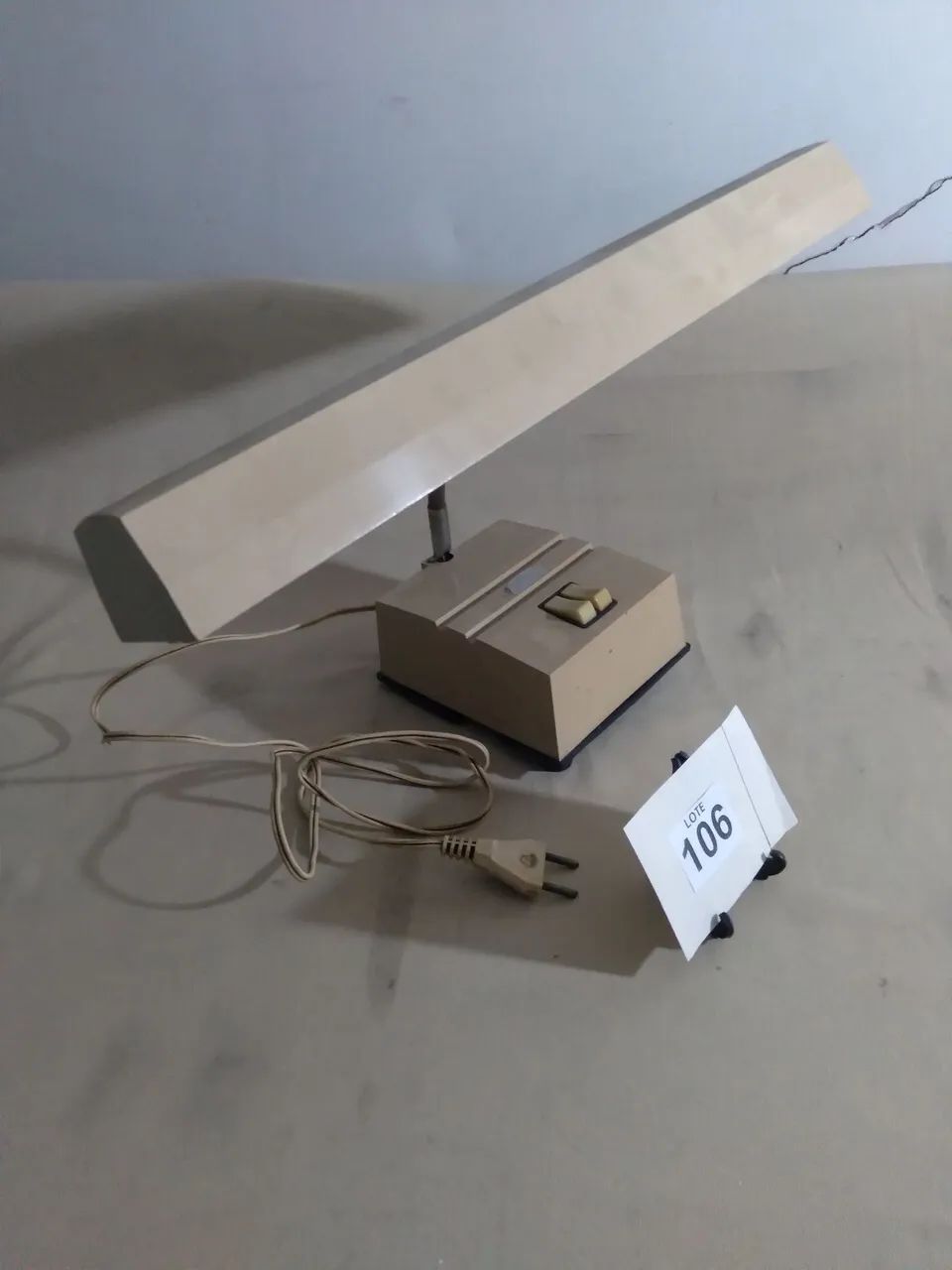 Luminária anos  80 sem lâmpada precisando de restauro.