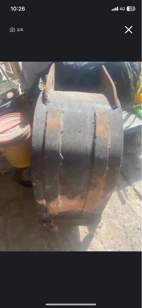 Vendo caçamba de retroescavadeira .