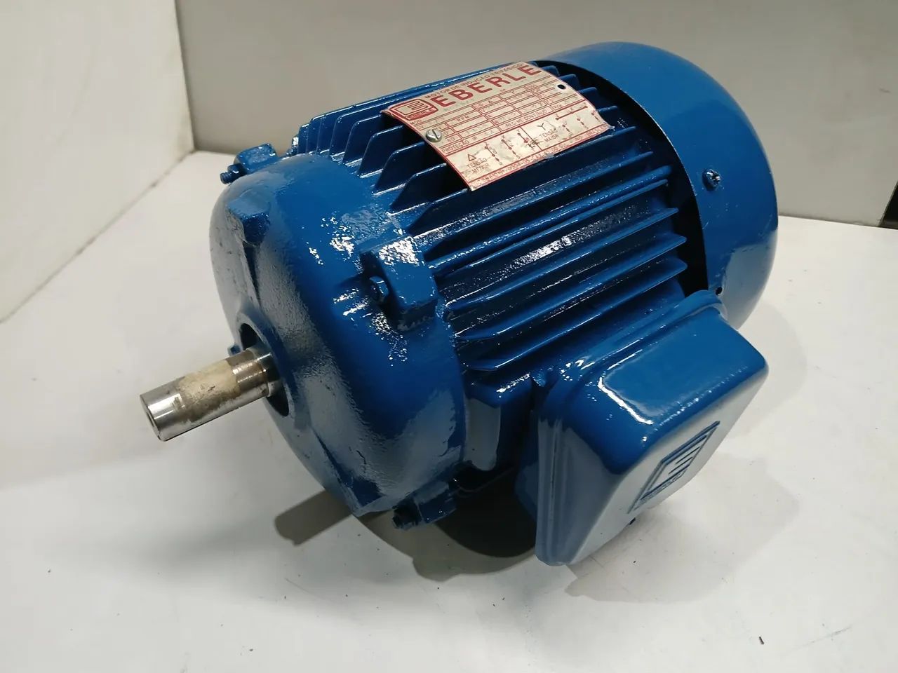 Motor elétrico Eberle Trifásico 1,5 cv 6 pólos 