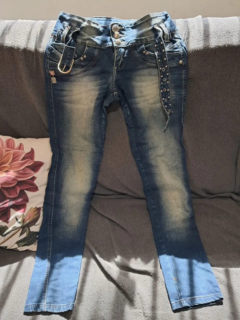 Calça Jeans Feminina Detalhada