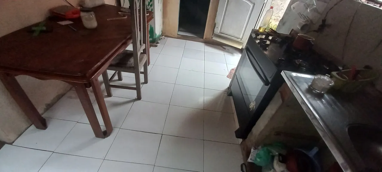 ALUGO UMA CASA.