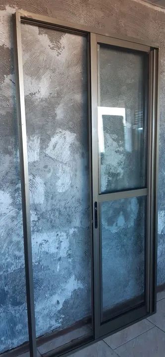 Porta de correr em alumínio, nova! Cor bronze - Foto 2