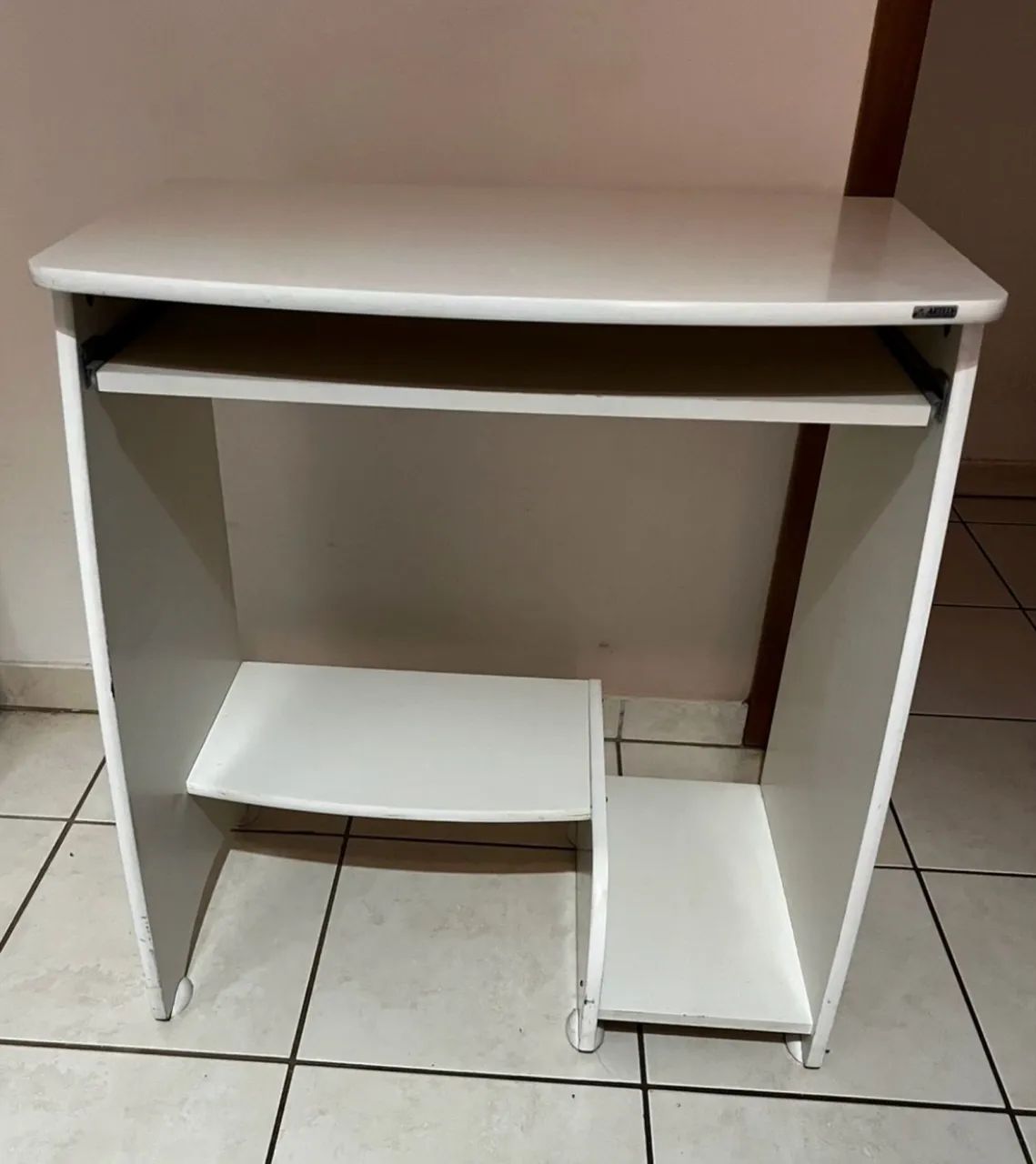 Vende-se mesinha escritório/computador - Foto 2