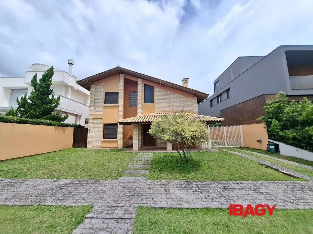 Excelente Casa 3 dormitório(s) em Jurerê Internacional - Florianópolis