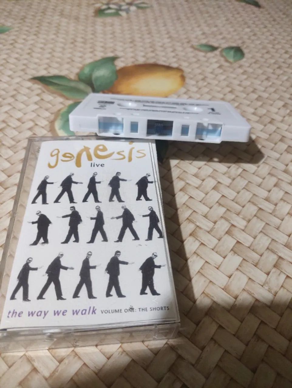 Fita K7 Genesis Live - The Way We Walk volume one