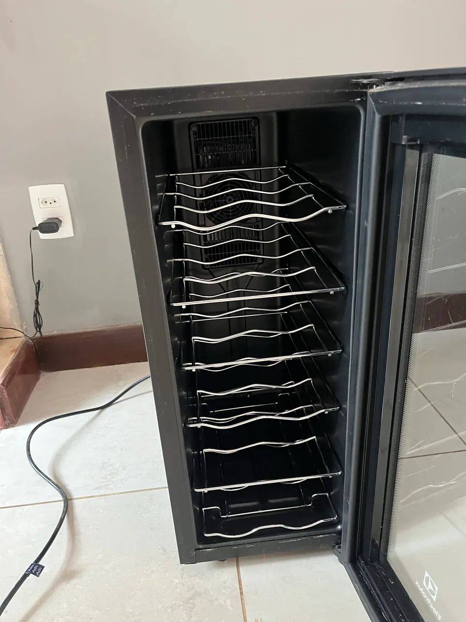 Adega de vinho Electrolux 12 garrafas  - Foto 2