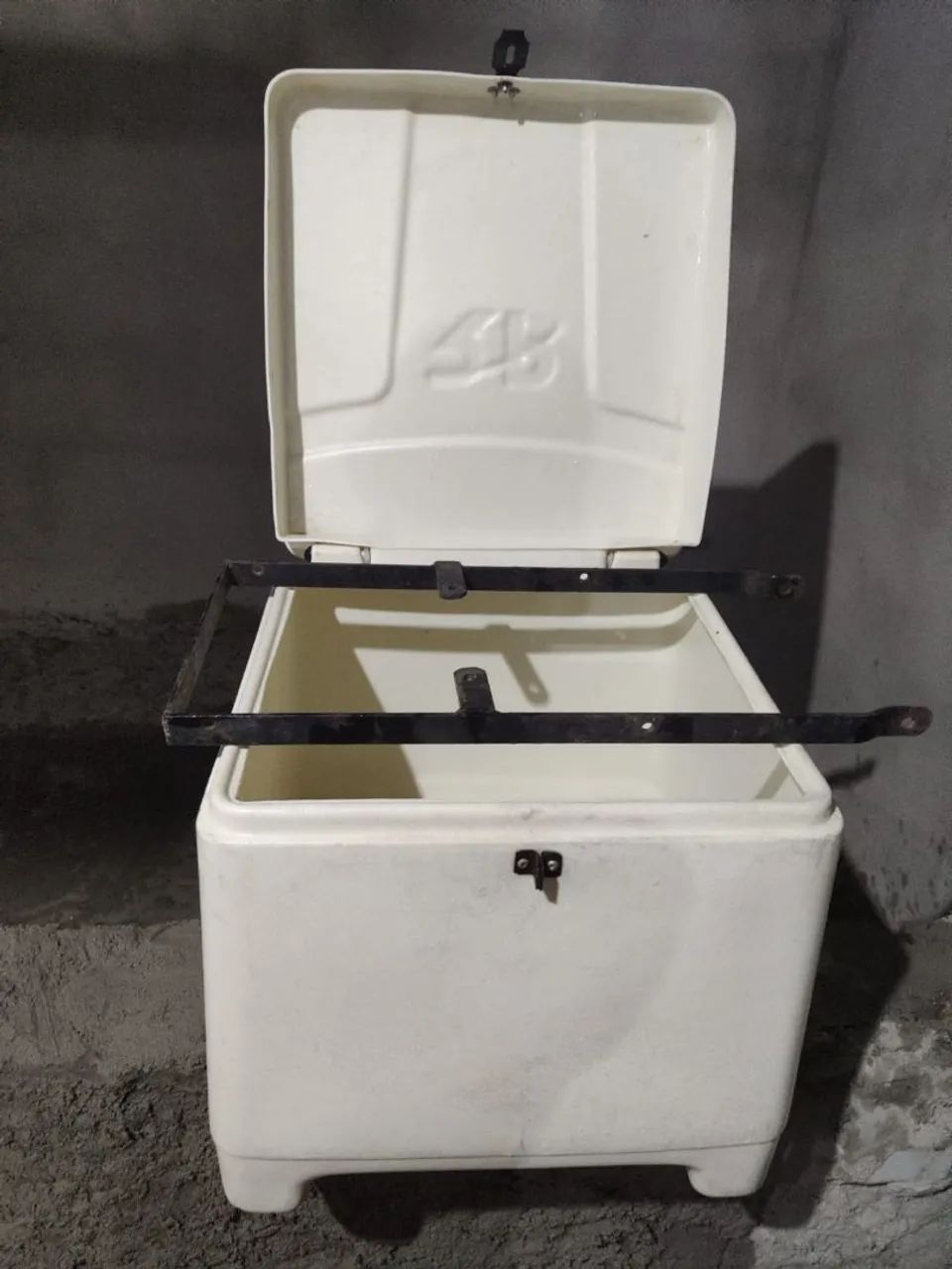 Vendo um Baú para moto - Foto 2